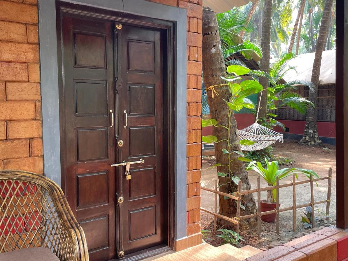 Palm Trees Ayurvedic Heritage Patnem Beach Exterior photo