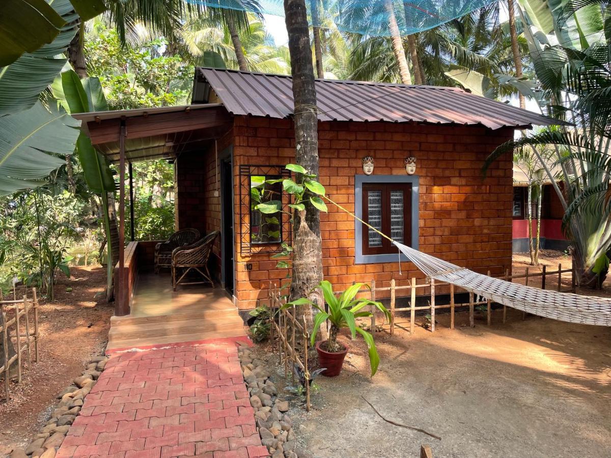 Palm Trees Ayurvedic Heritage Patnem Beach Exterior photo