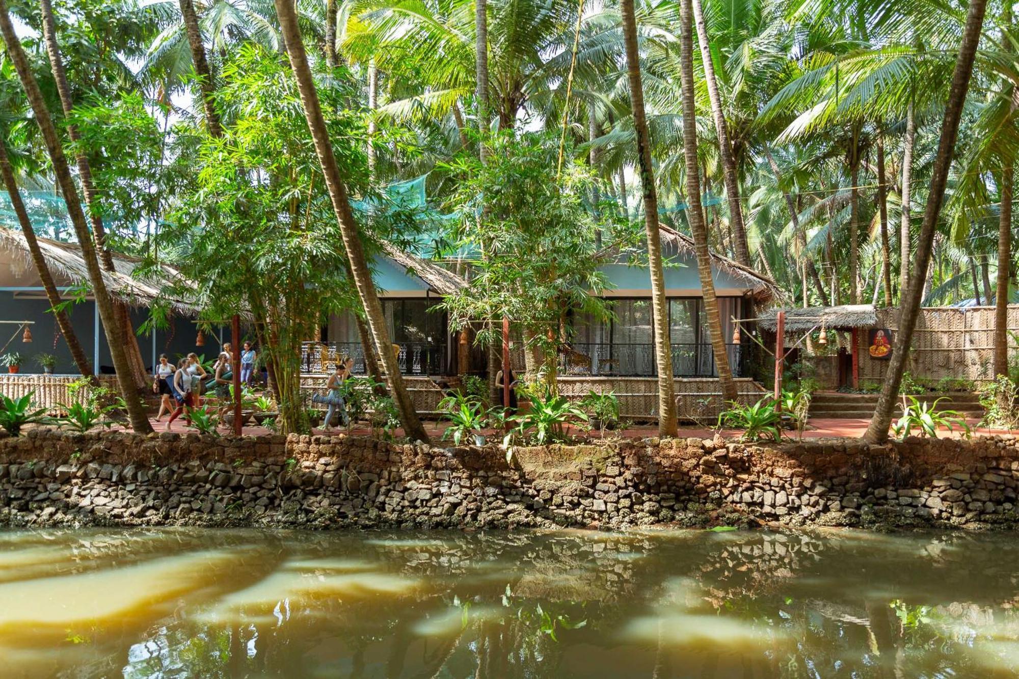 Palm Trees Ayurvedic Heritage Patnem Beach Exterior photo