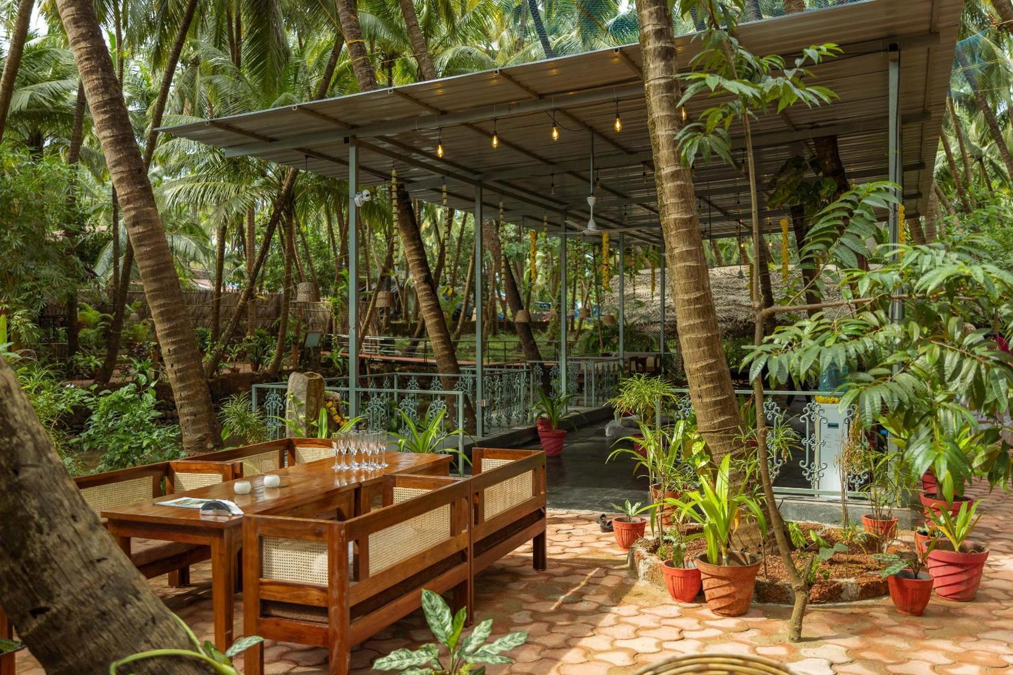 Palm Trees Ayurvedic Heritage Patnem Beach Exterior photo