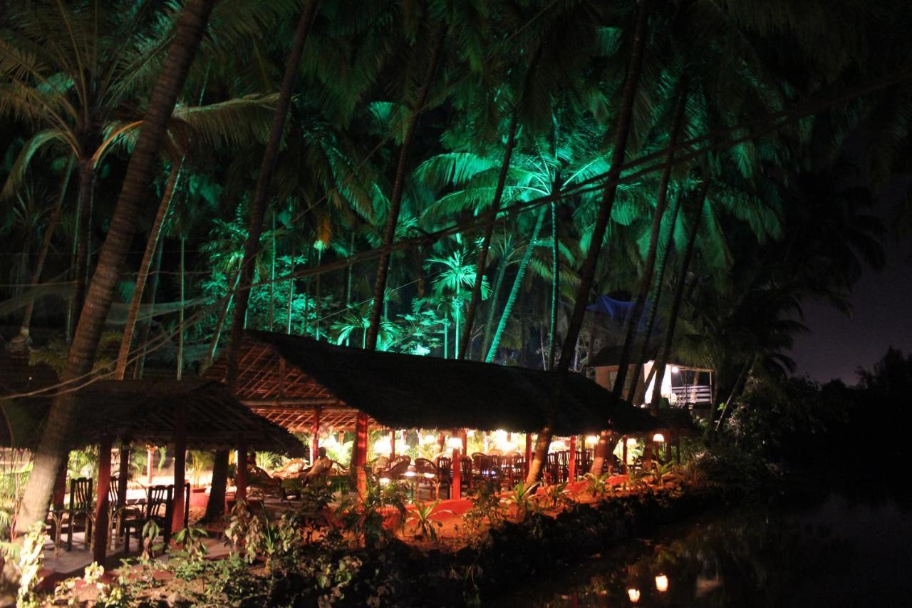 Palm Trees Ayurvedic Heritage Patnem Beach Exterior photo