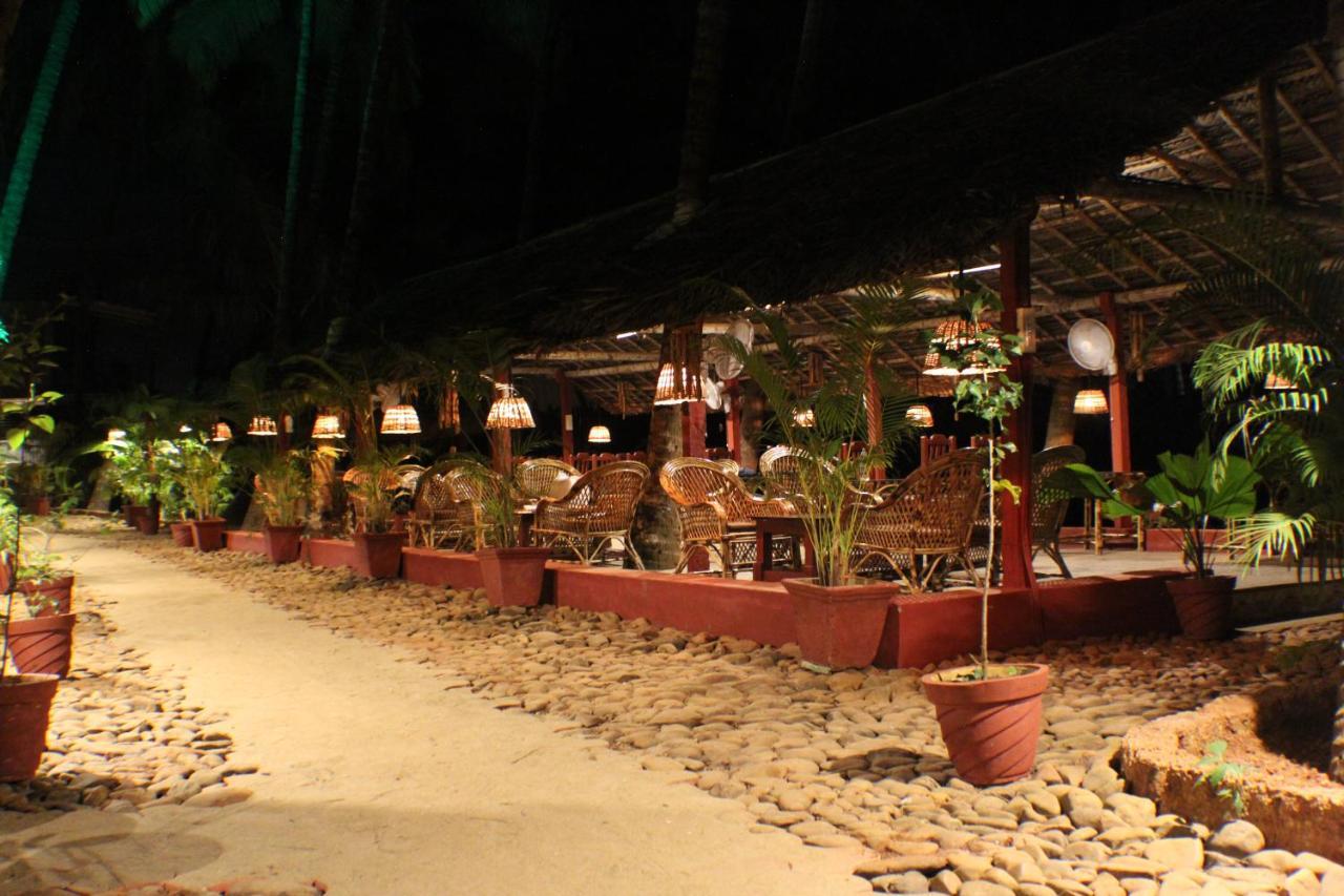 Palm Trees Ayurvedic Heritage Patnem Beach Exterior photo